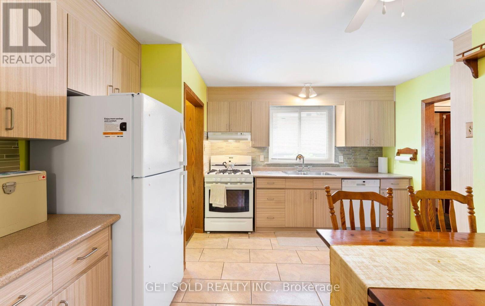 22 ALMAYO CRESCENT - 11