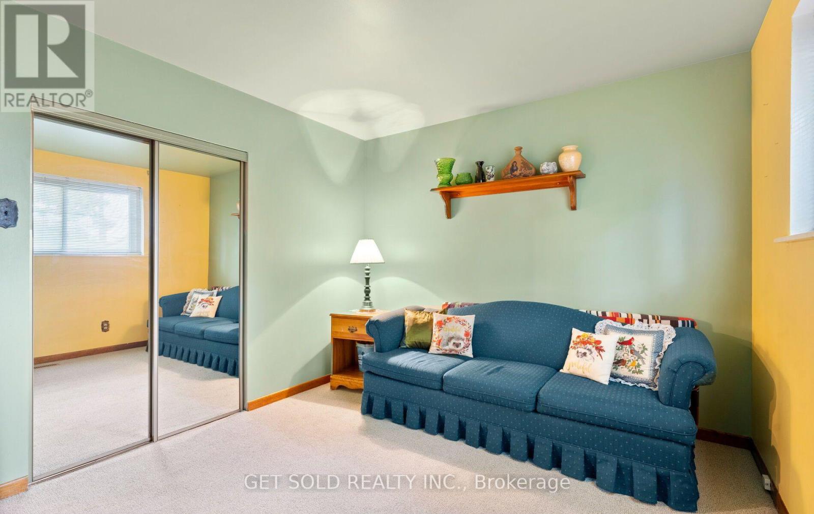 22 ALMAYO CRESCENT - 20