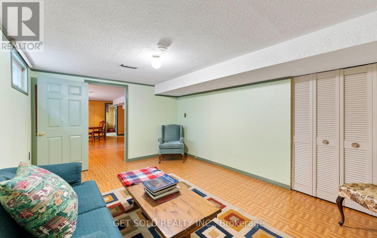 22 ALMAYO CRESCENT - 34