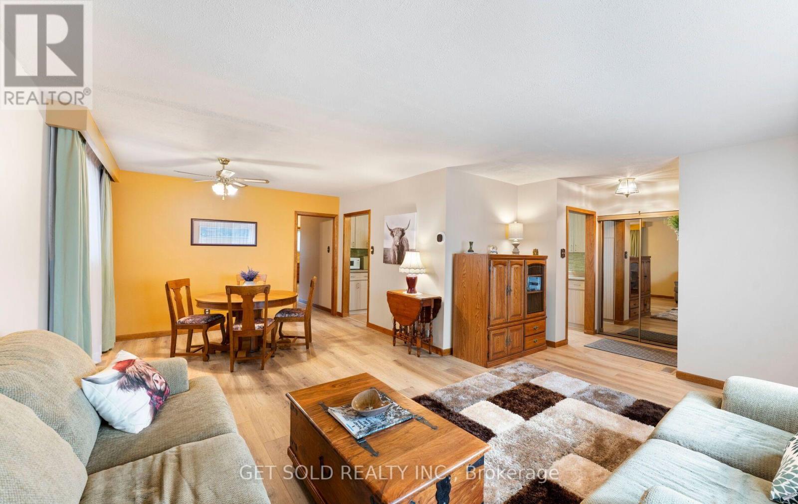 22 ALMAYO CRESCENT - 5