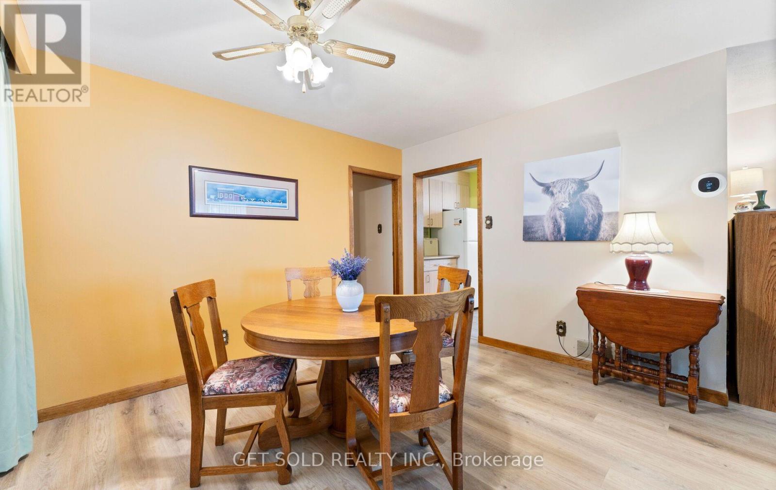 22 ALMAYO CRESCENT - 8