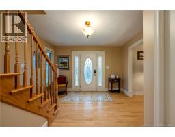 698 Frampton, photo 4
