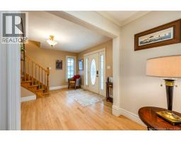 698 Frampton, photo 5