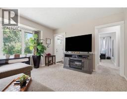 Bedroom - 1037 Regal Crescent Ne, Calgary, AB T2E5G9 Photo 6