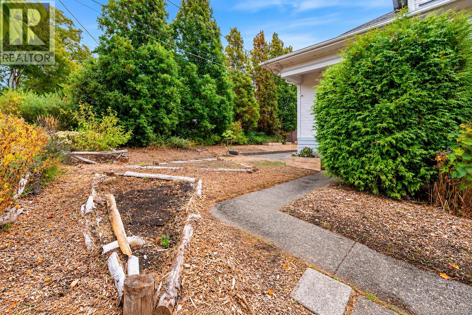 1215 Queens Ave - 28