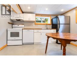 1215 Queens Ave, Victoria, BC V8T1N1 Photo 19