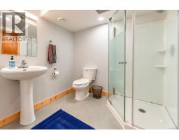 1215 Queens Ave, Victoria, BC V8T1N1 Photo 24