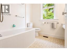 Patio - 1215 Queens Ave, Victoria, BC V8T1N1 Photo 9