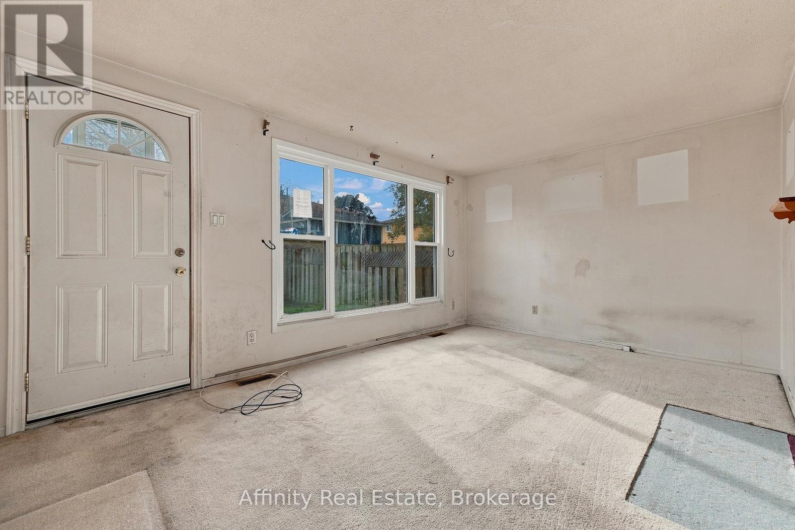 #10 487 ELGIN STREET N - Image 11
