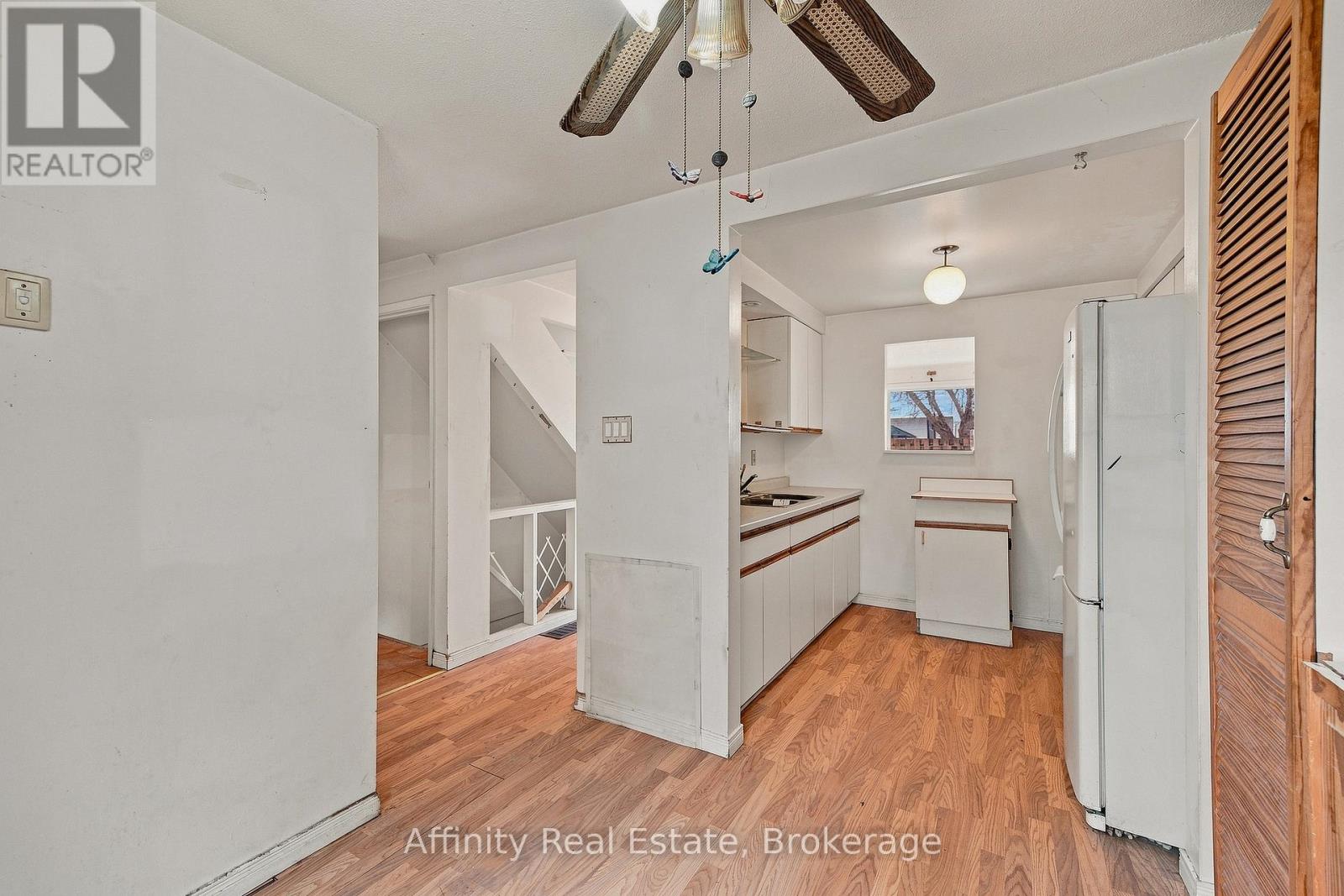 #10 487 ELGIN STREET N - 9