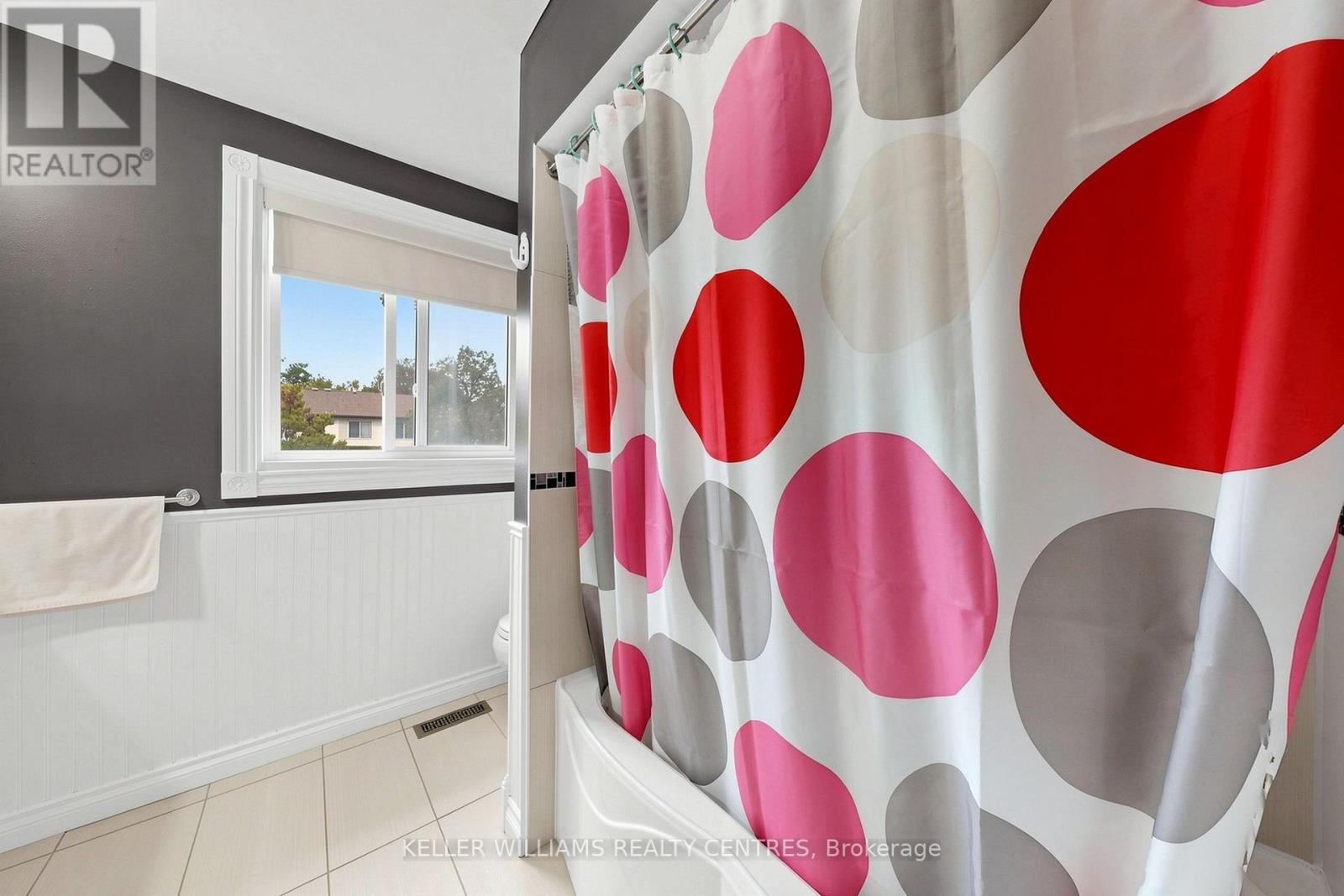 #215 215 BARONWOOD COURT - 19
