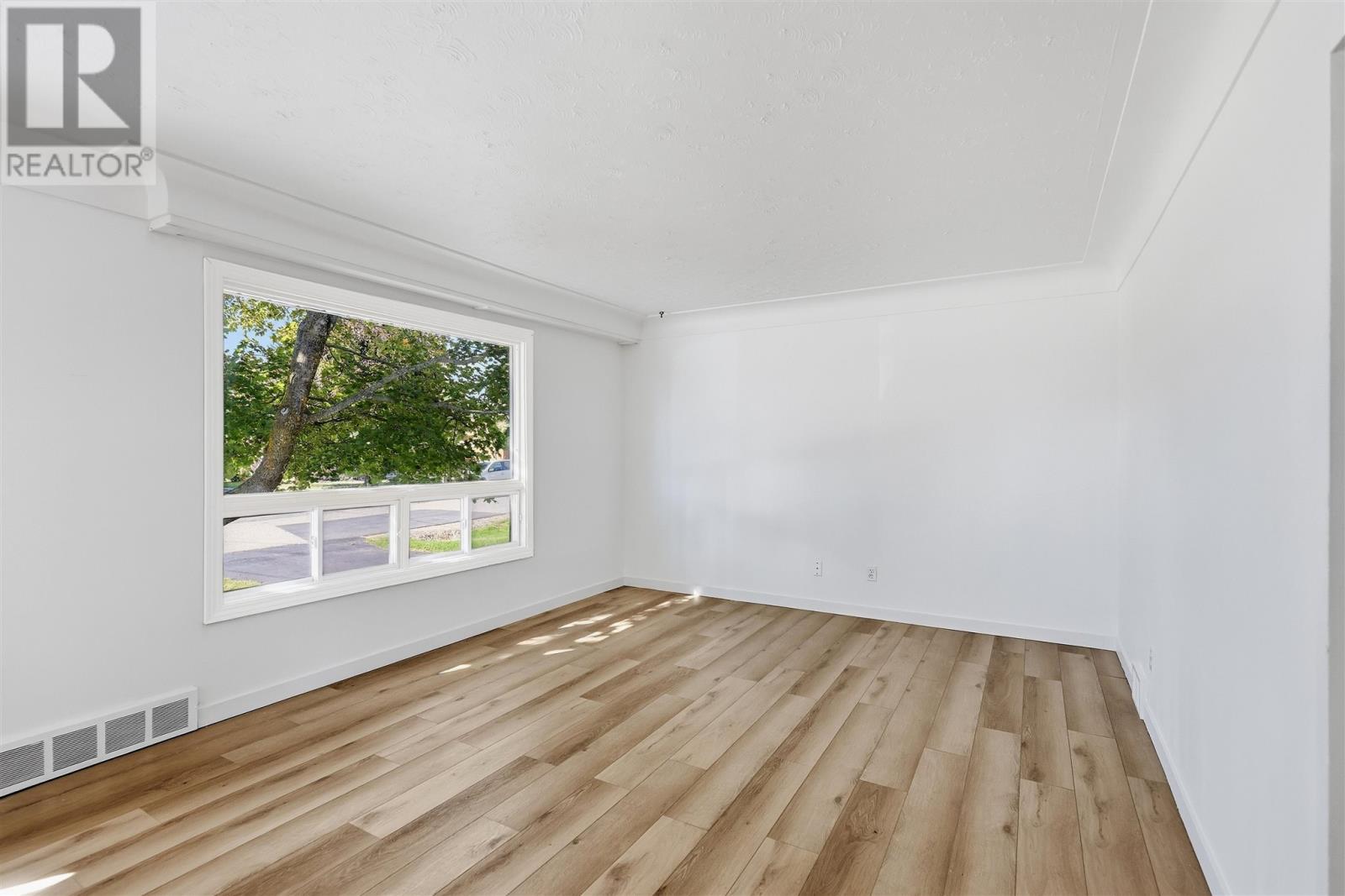 118 Blake AVE - Image 4