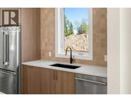 Bedroom - 725 53 Avenue Sw, Calgary, AB T2V0C4 Photo 10