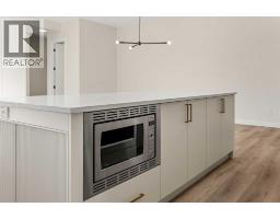 Primary Bedroom - 725 53 Avenue Sw, Calgary, AB T2V0C4 Photo 12