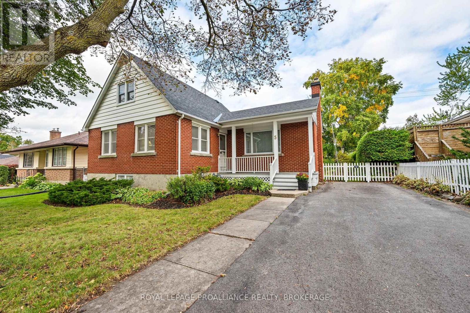 5 WESTMORELAND ROAD, Kingston (West of Sir John A. Blvd)