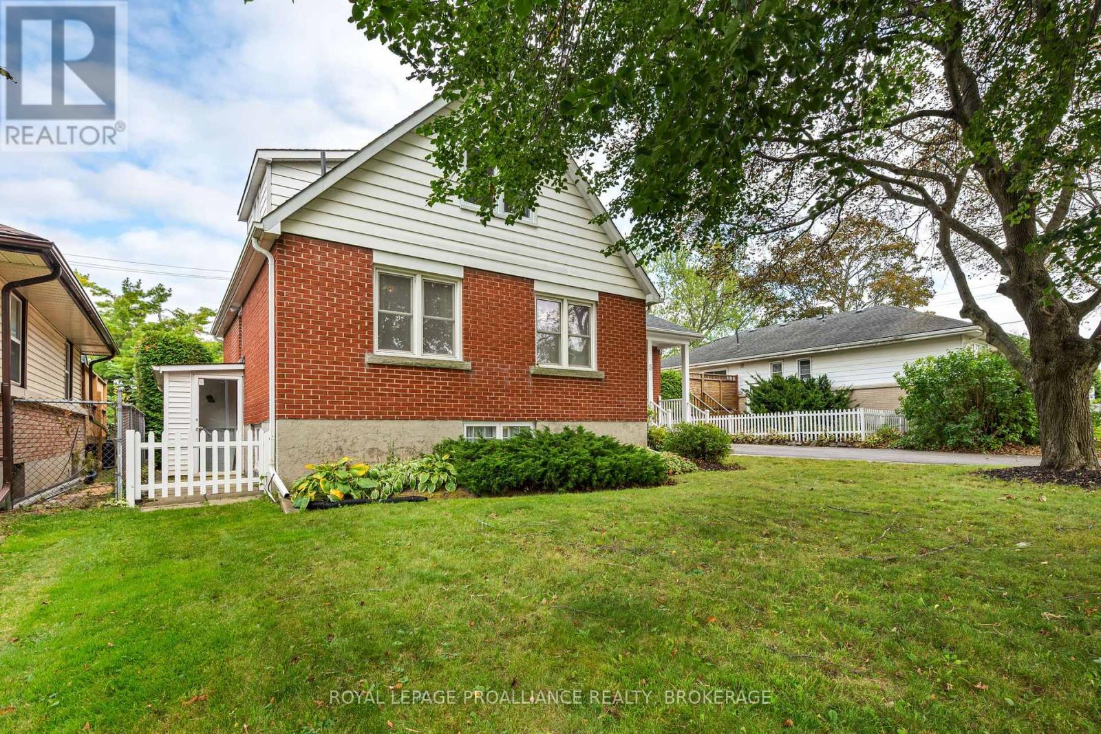 5 WESTMORELAND ROAD, Kingston (West of Sir John A. Blvd) — photo 4