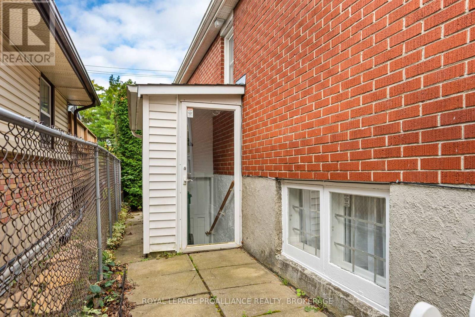 5 WESTMORELAND ROAD, Kingston (West of Sir John A. Blvd) — photo 5