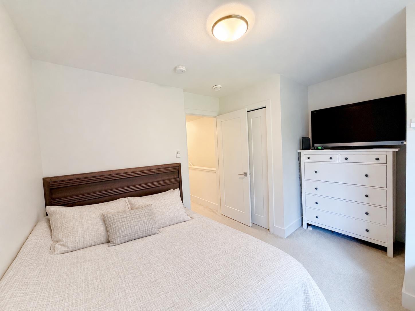 Photo of 8 9718 161A STREET 28