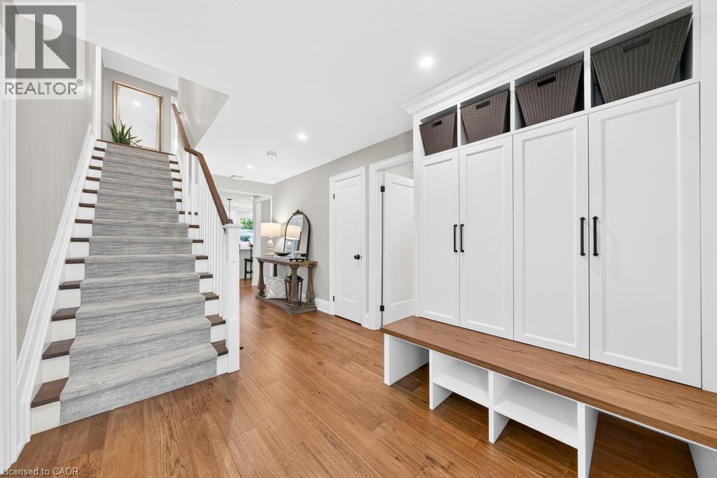 Photo of 385 ROSSLYN Drive