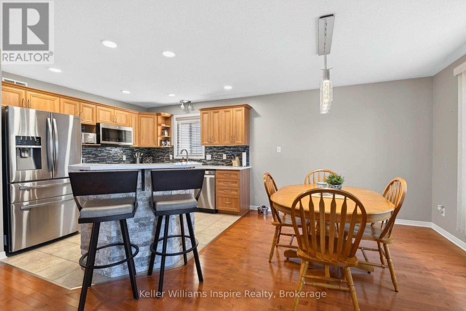 120 COCKBURN CRESCENT - 11