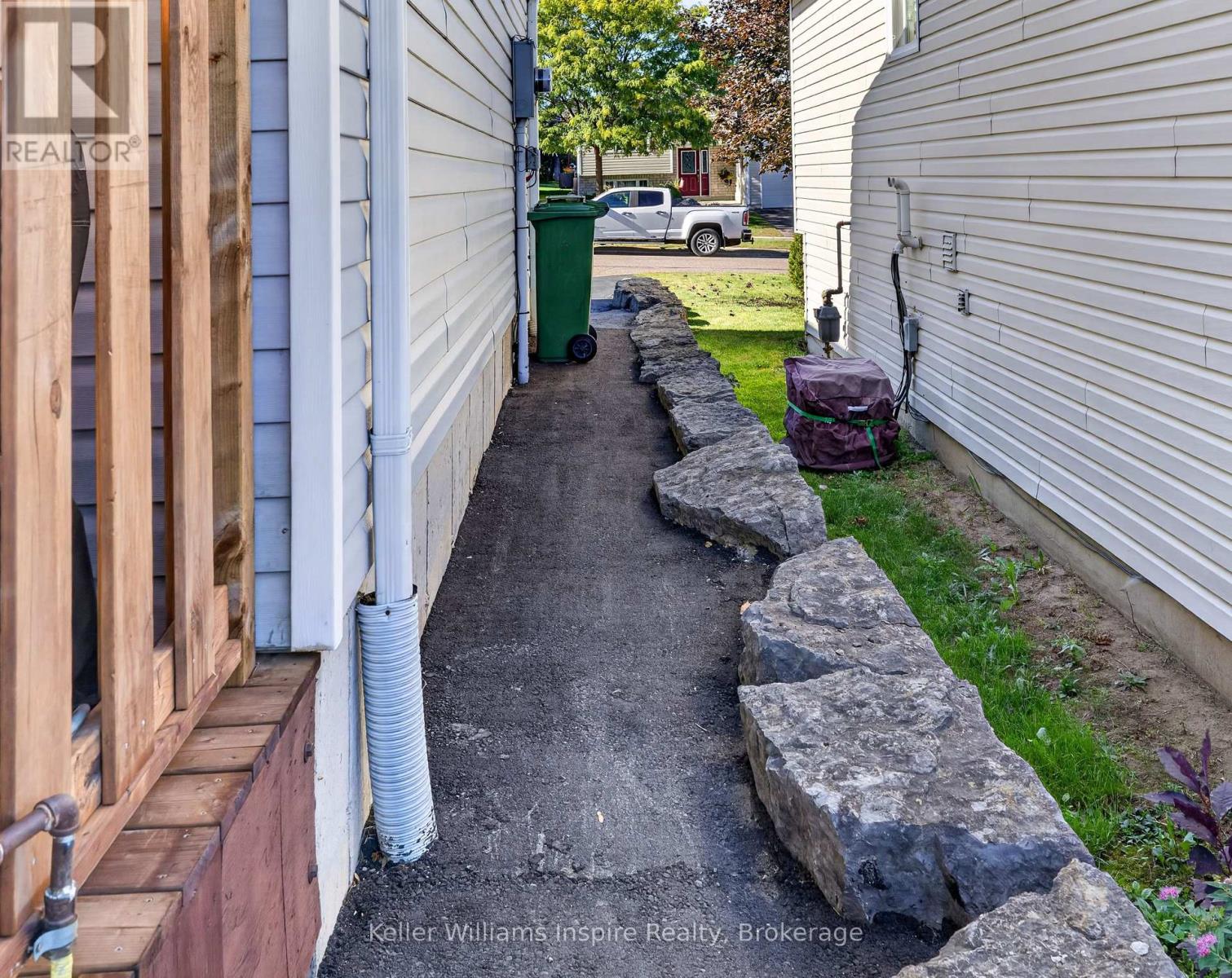 120 COCKBURN CRESCENT - 31