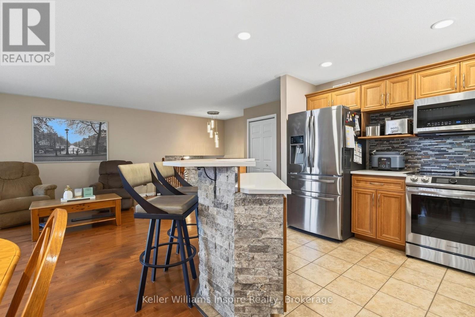 120 COCKBURN CRESCENT - 9