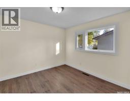 Living room - 110 Spinks Drive, Saskatoon, SK S7H4B9 Photo 11