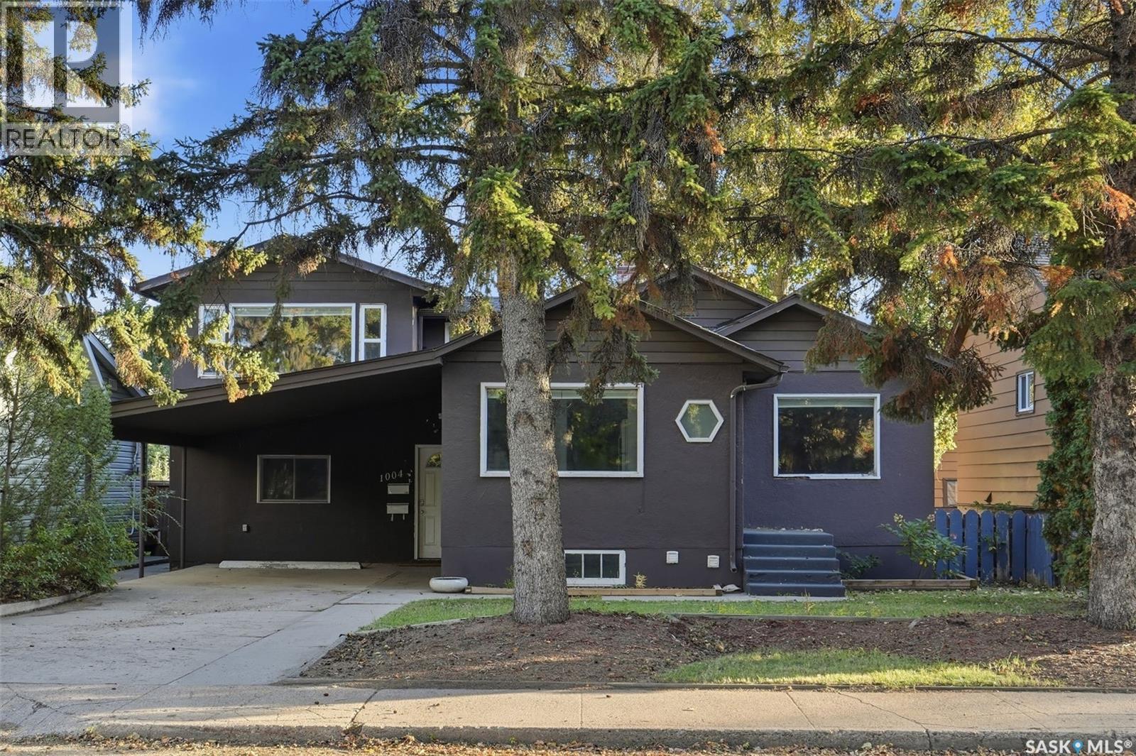 1004 6th STREET E - 1