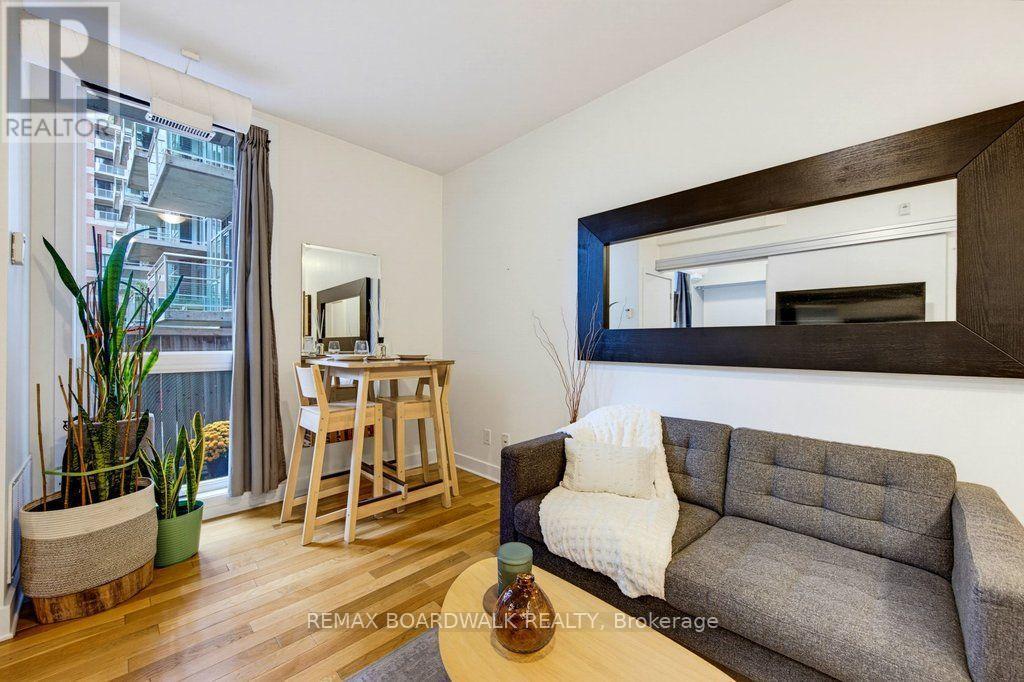 #104 360 CUMBERLAND STREET - 17
