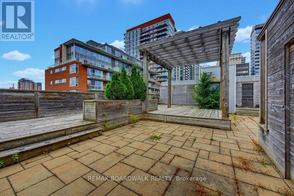 #104 360 CUMBERLAND STREET - 27