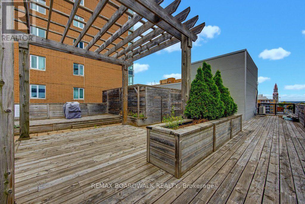 #104 360 CUMBERLAND STREET - 28