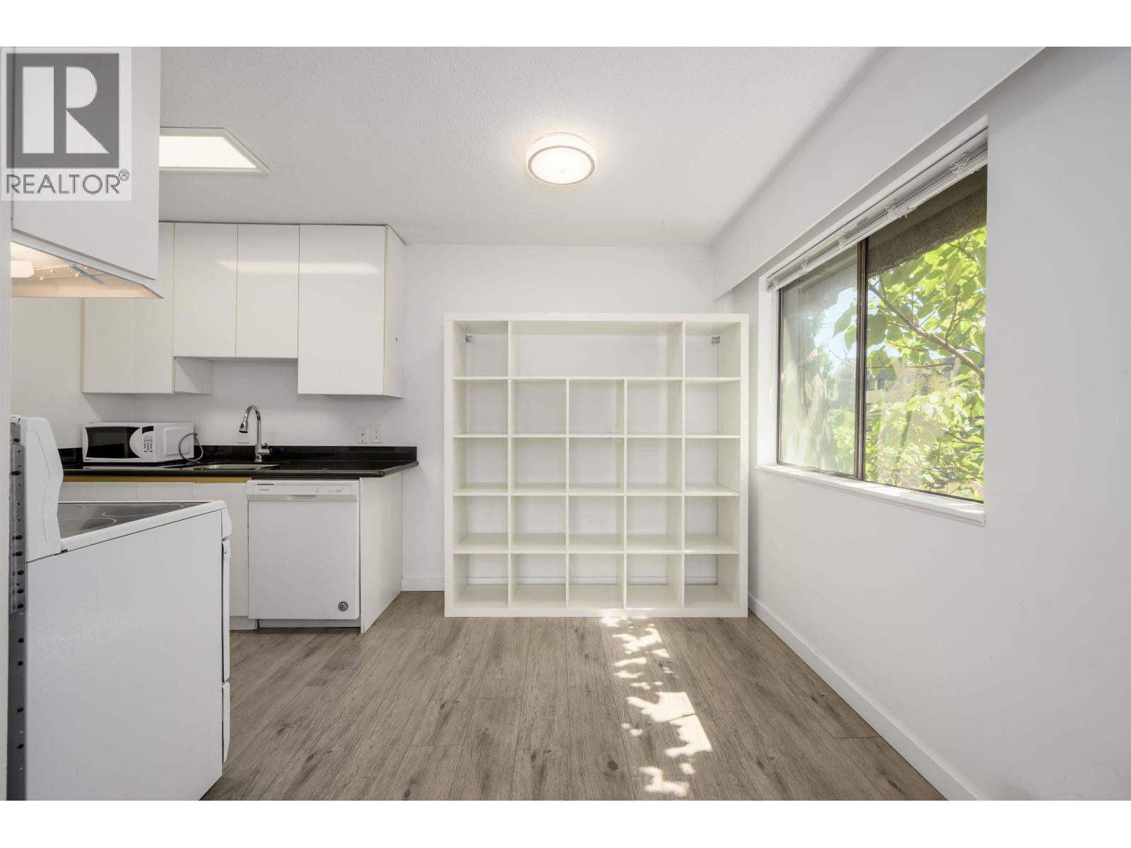 Photo of 305 310 W 3RD STREET 8