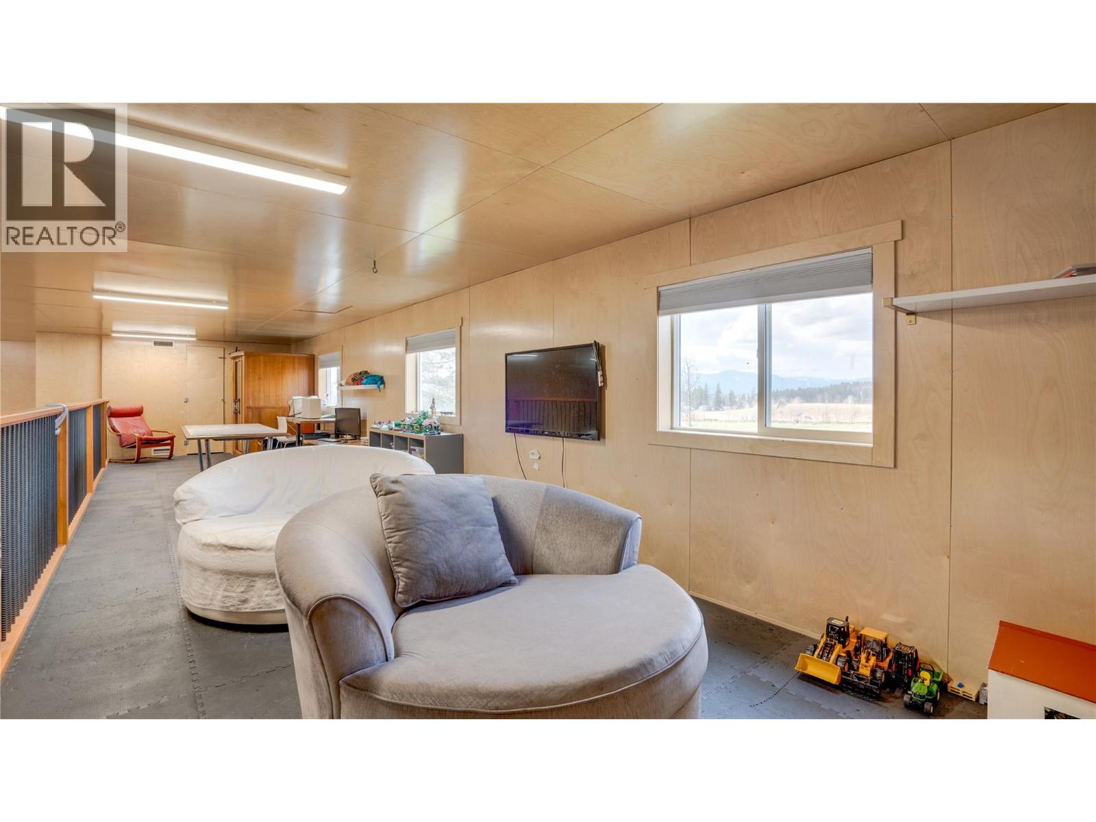 3922 Hullcar Road - 40