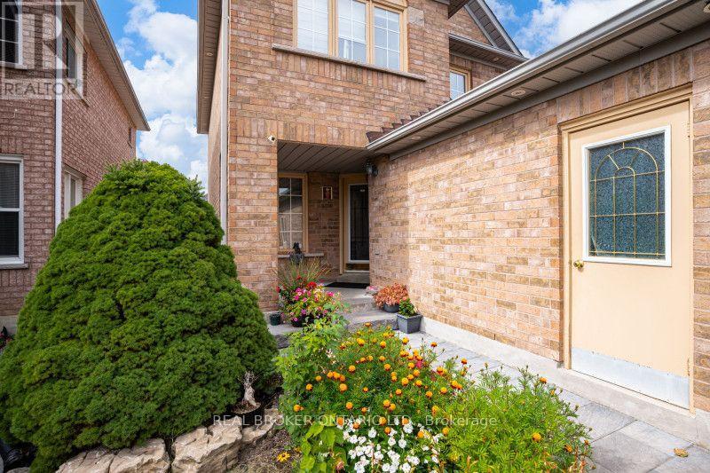 60 WHITEFAULDS ROAD, Vaughan (Maple) — photo 2