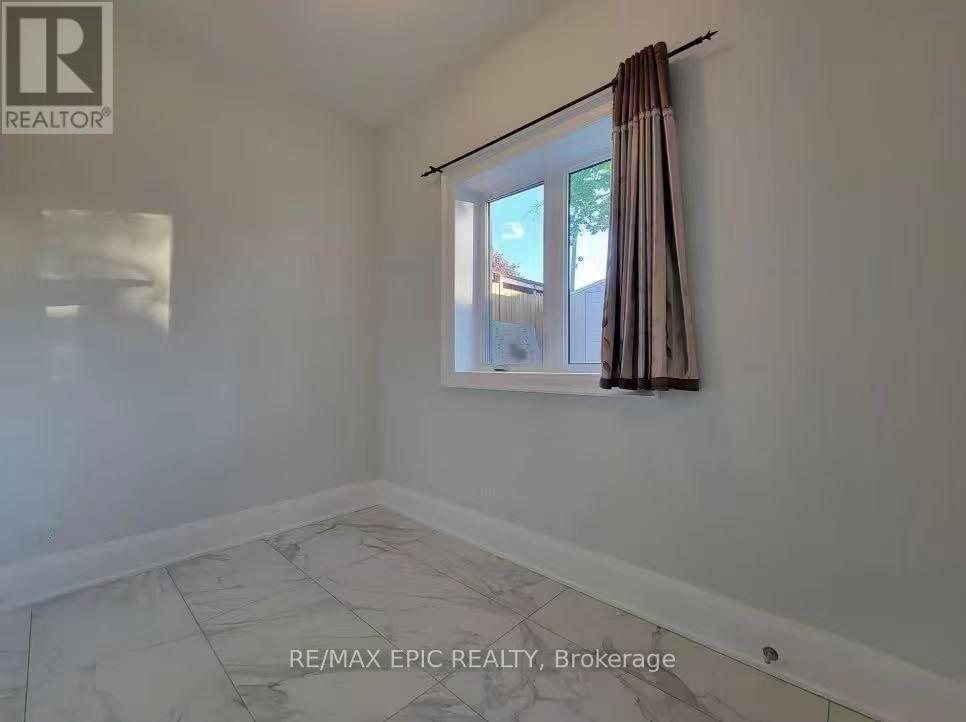 36 SUSSEX AVENUE, Richmond Hill (Crosby) — photo 6
