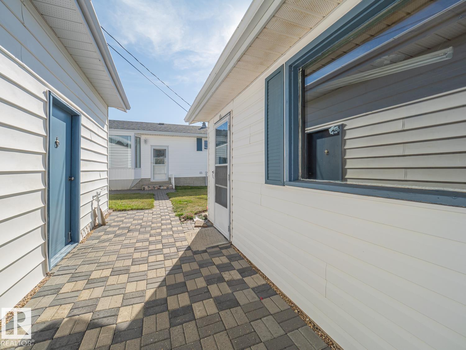 5320 54 ST - 32