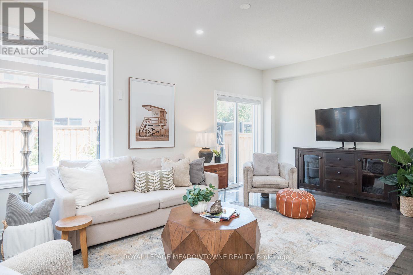1079 JOB CRESCENT - 21