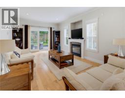 Patio - 3919 Blenkinsop Rd, Saanich, BC V8P3P4 Photo 11