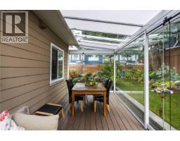 Porch - 3919 Blenkinsop Rd, Saanich, BC V8P3P4 Photo 14
