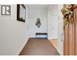 Ensuite - 3919 Blenkinsop Rd, Saanich, BC V8P3P4 Photo 6