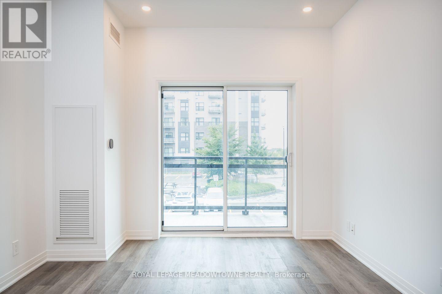 205- 102 Grovewood Common, Oakville, ON photo 14