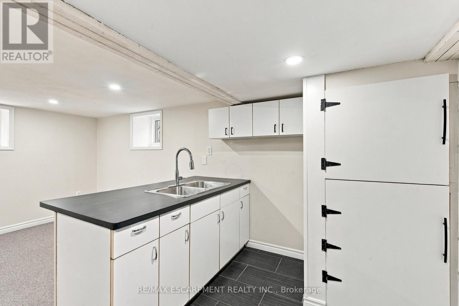100 BALSAM AVENUE S - Image 10