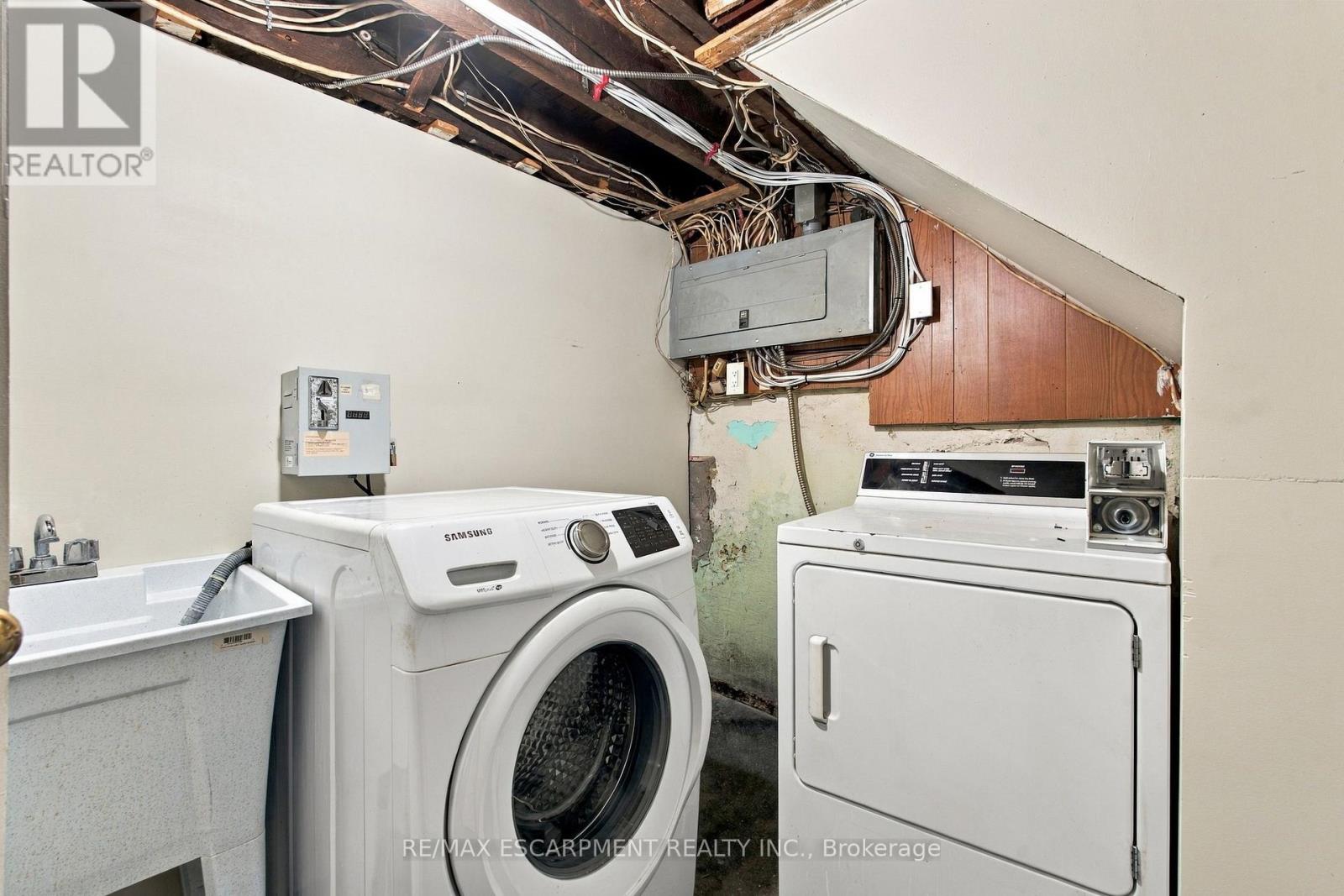 100 BALSAM AVENUE S - Image 13