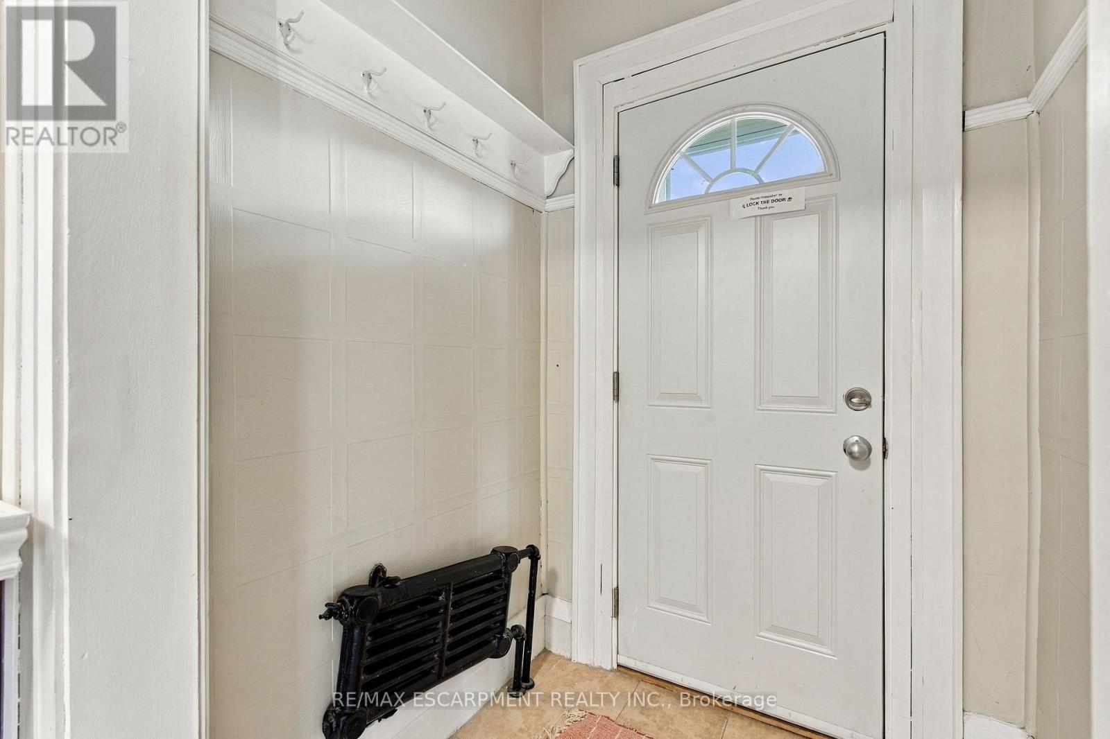 100 BALSAM AVENUE S - Image 14