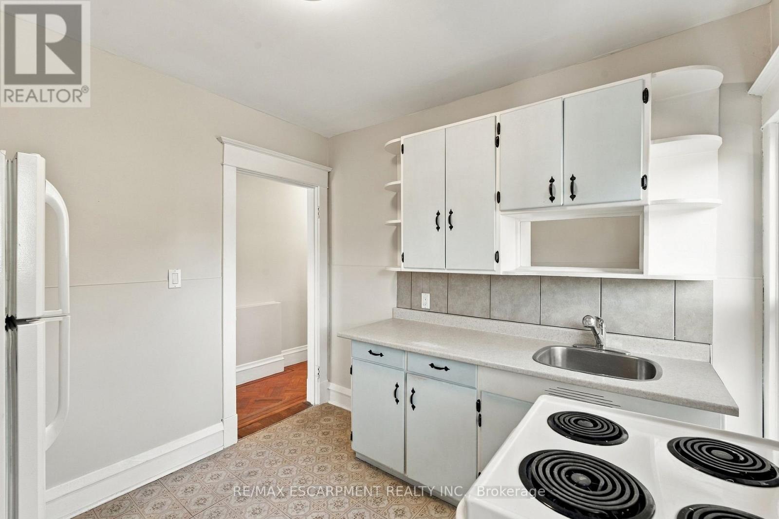 100 BALSAM AVENUE S - Image 26