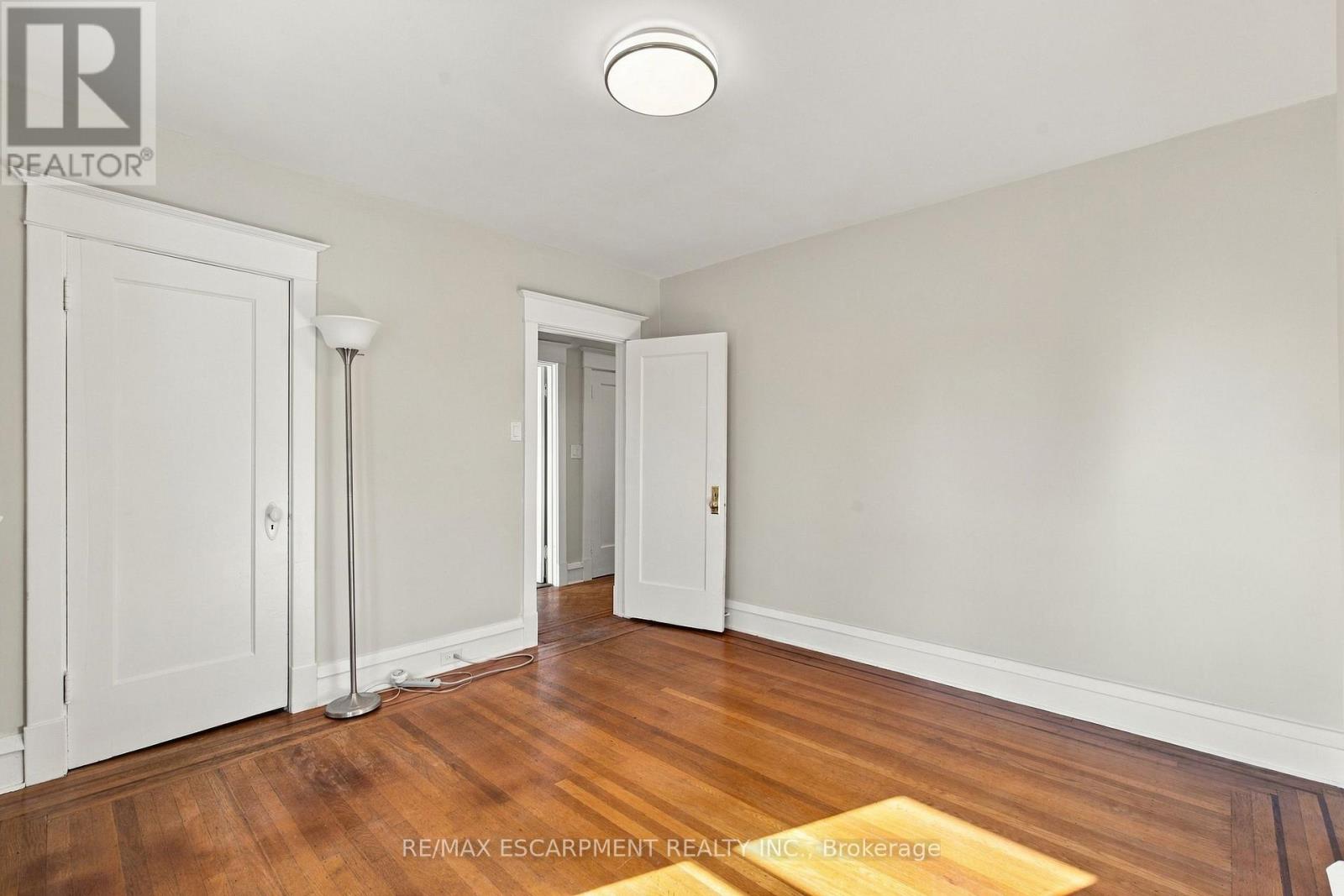 100 BALSAM AVENUE S - Image 28