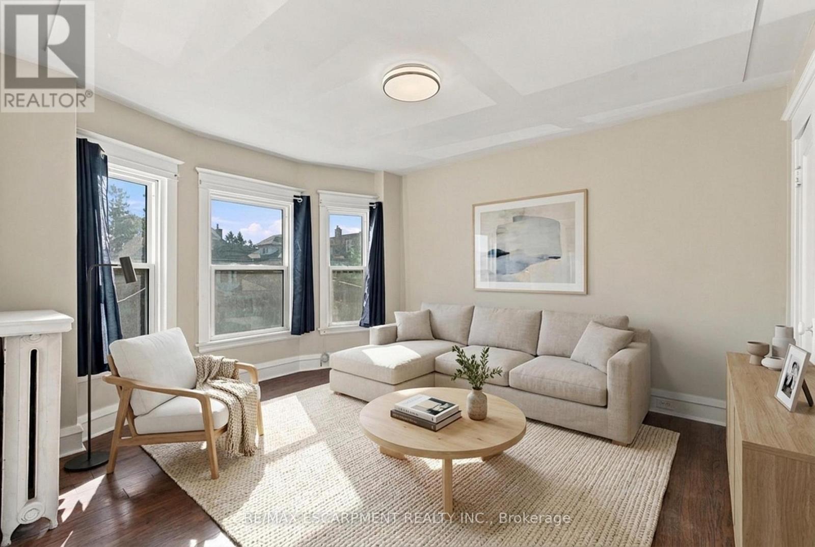 100 BALSAM AVENUE S - Image 30