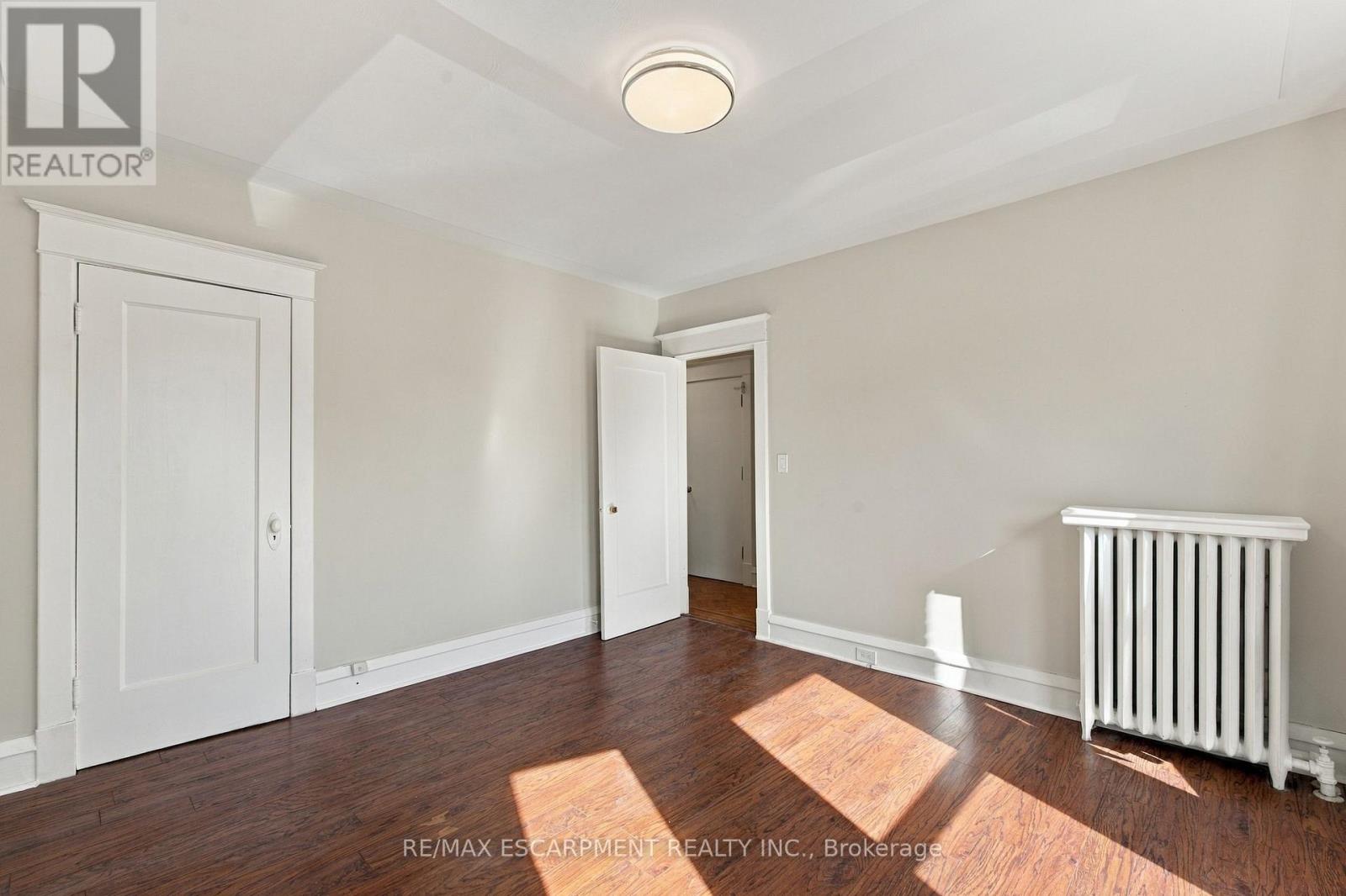 100 BALSAM AVENUE S - Image 31