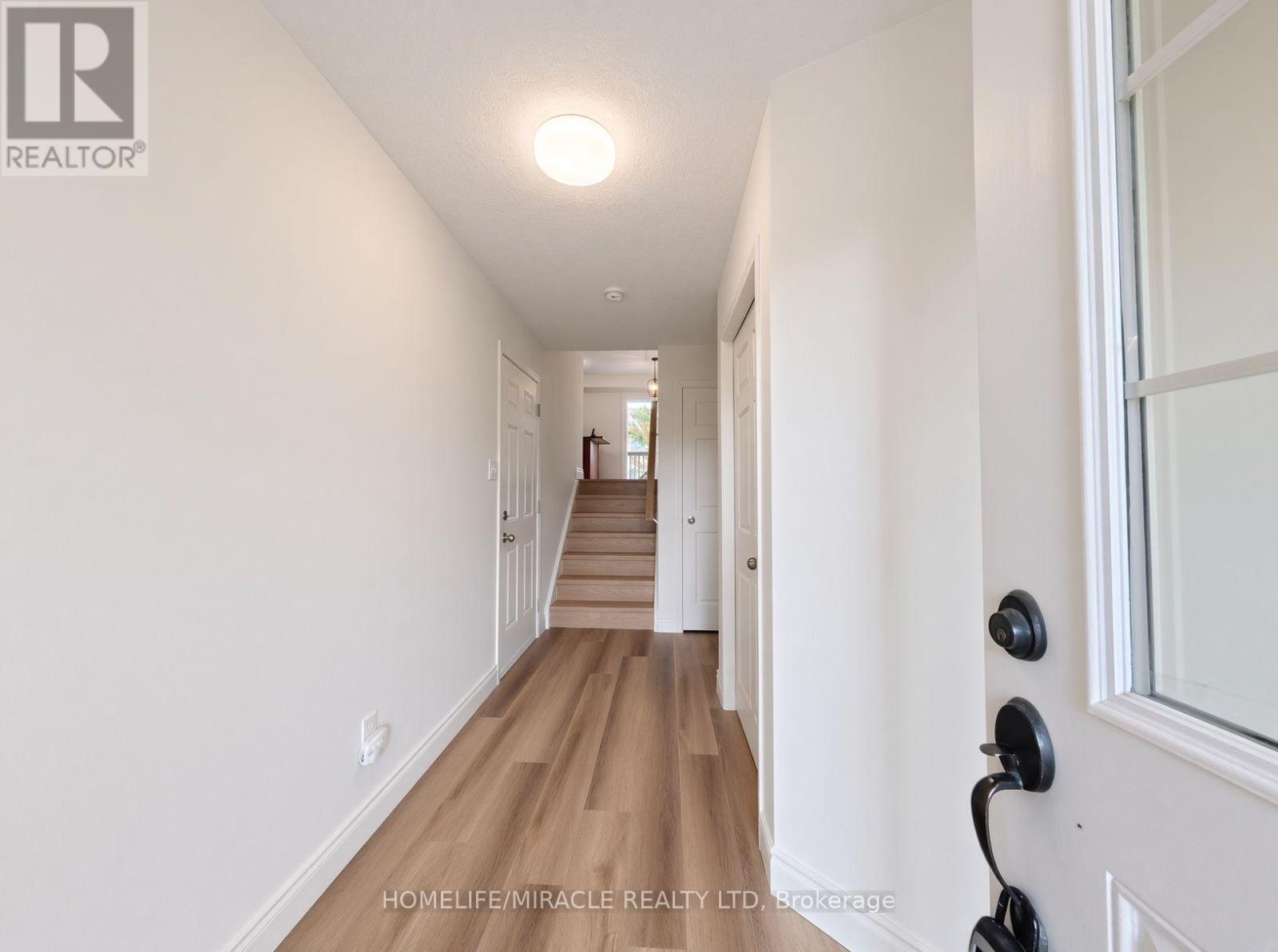 250 PARKVALE DRIVE — photo 2