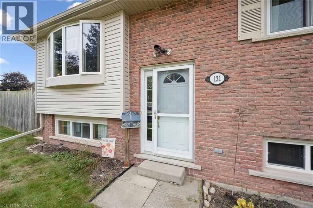 121 NATHANIEL Crescent - 2